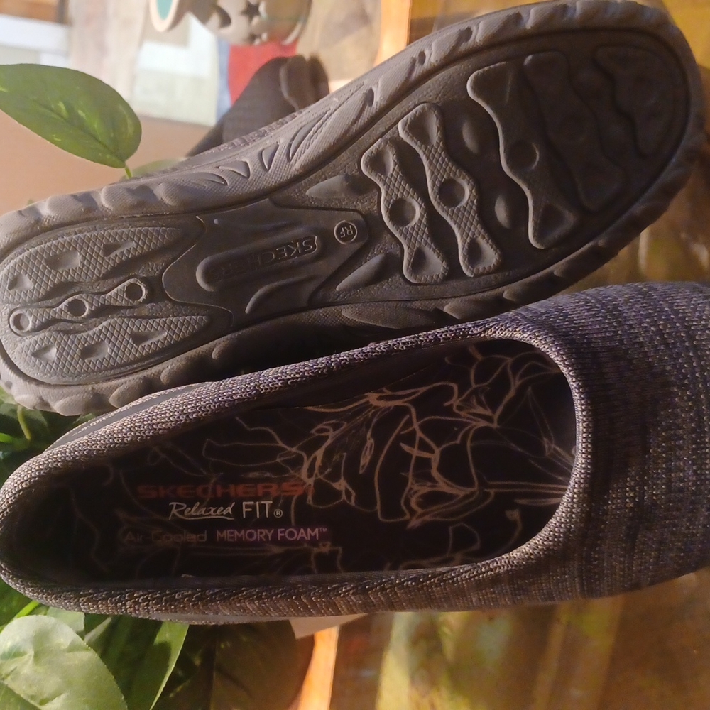 Soft worn ladies shoes dark gray size 8.5
